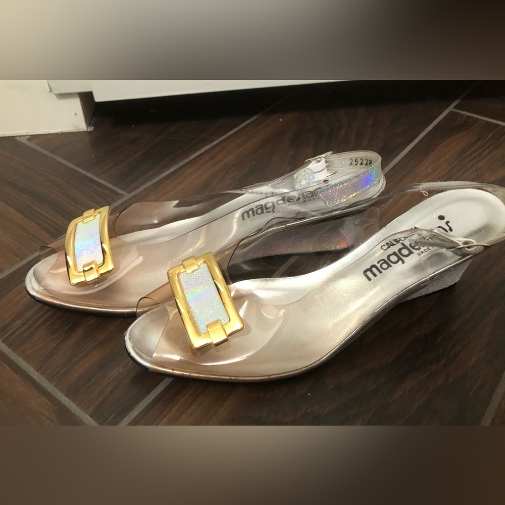 Vintage California Magdesians Women’s Shoes Wedge Vinyl Silver Gold Size 7.5